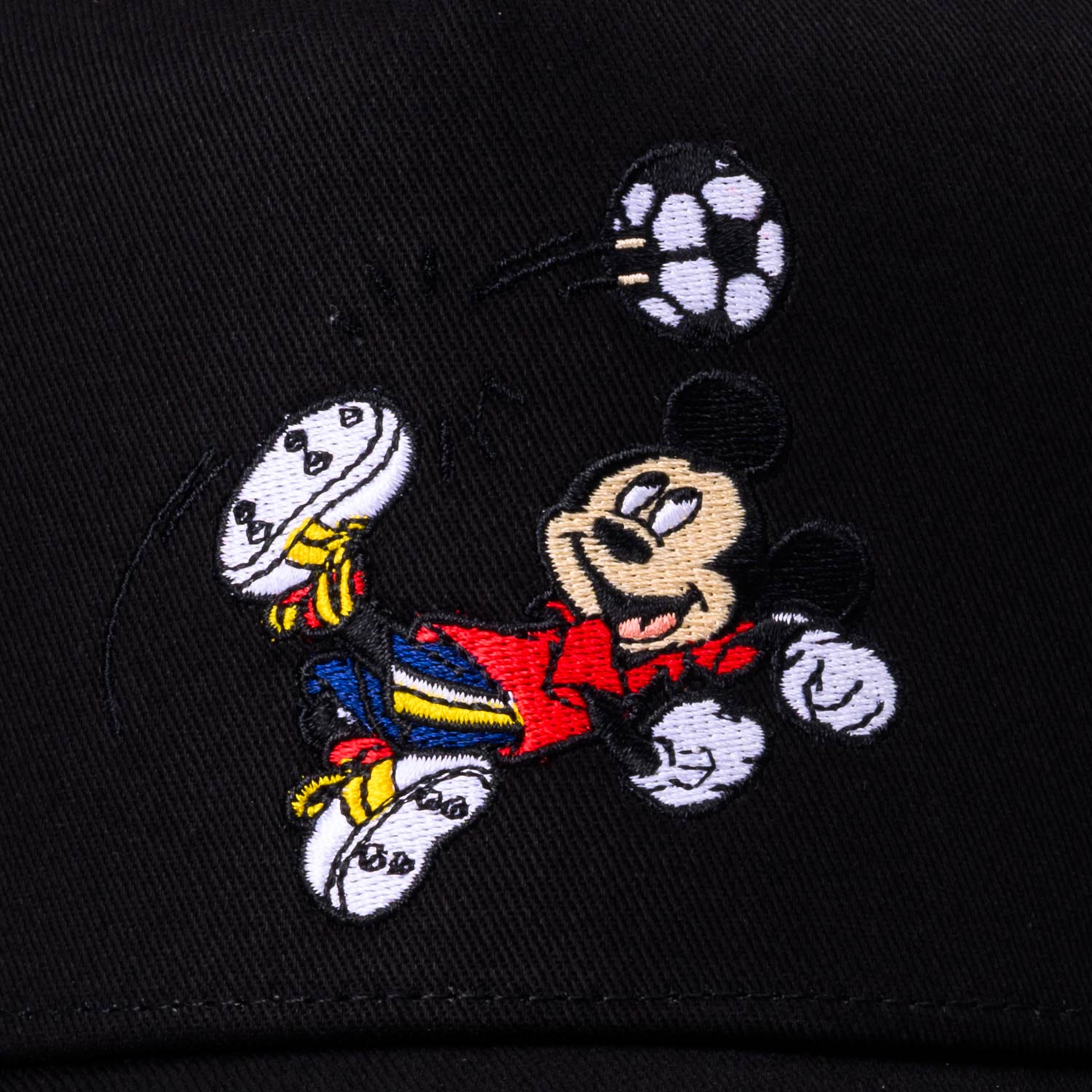 YKD-SOCCER  BLK BLK RED